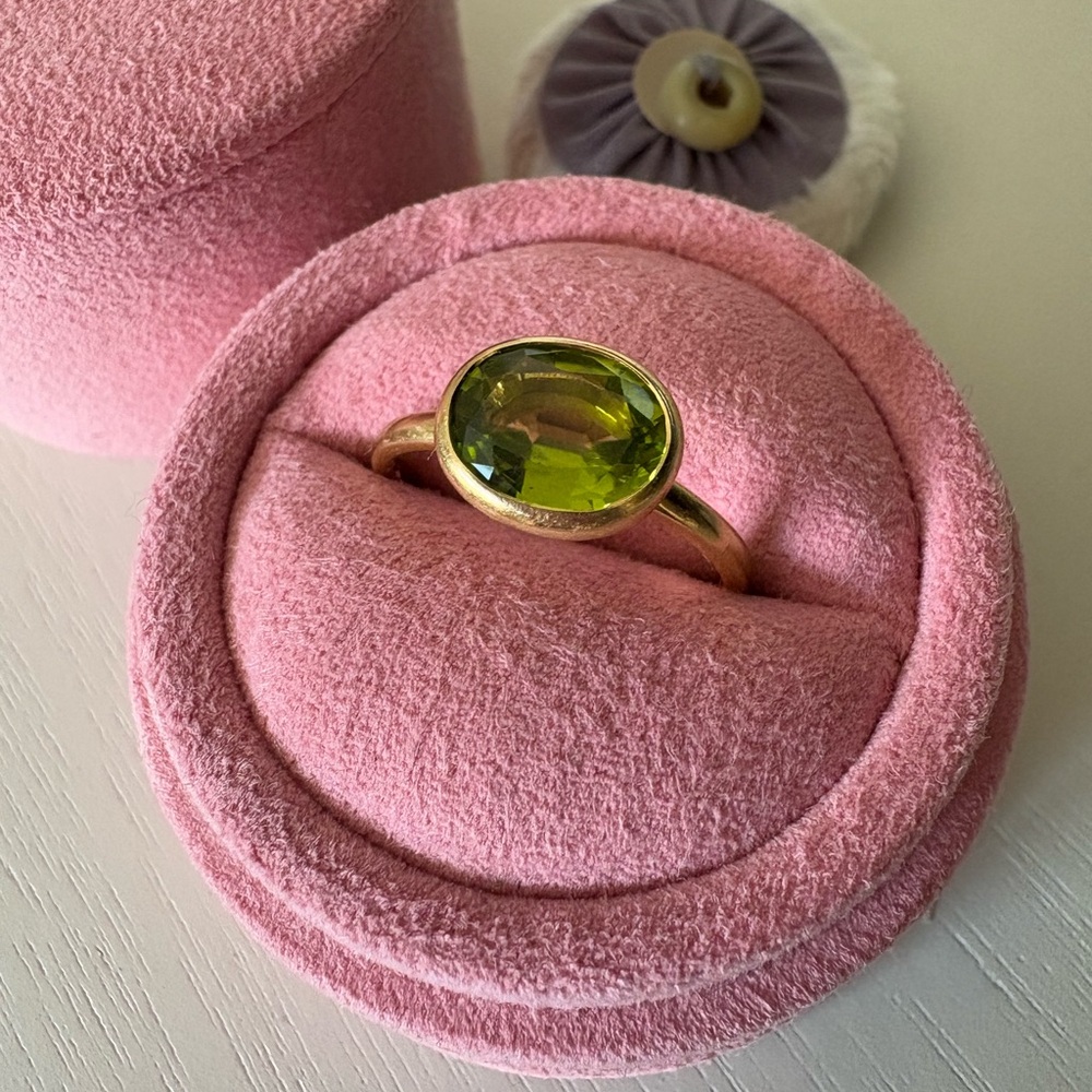 Lisa Eldridge Jewelry The Anderson Peridot 18k Gold Ring